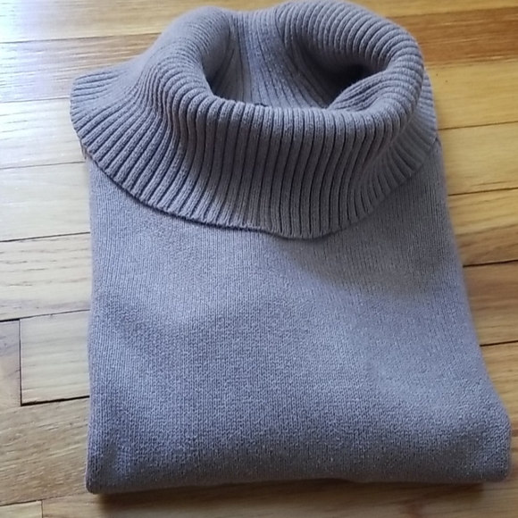 4/$25 ๐ Jeanne Pierre Cowl Neck Sweater - Picture 6 of 8